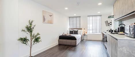 1 slaapkamer, een bureau, een strijkplank/strijkijzer, wifi