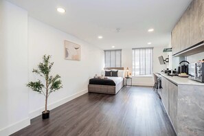 1 bedroom, desk, iron/ironing board, WiFi