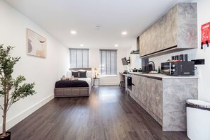 Interior - Spacious & Bright Studio in Central Nottingham (Nottingham)