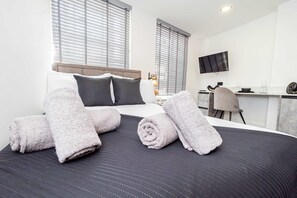 Living Space - Spacious & Bright Studio in Central Nottingham (Nottingham)