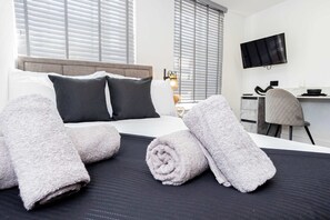 1 bedroom, desk, iron/ironing board, WiFi