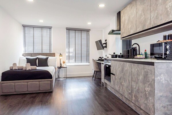 1 bedroom, desk, iron/ironing board, WiFi