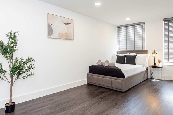 1 bedroom, desk, iron/ironing board, WiFi