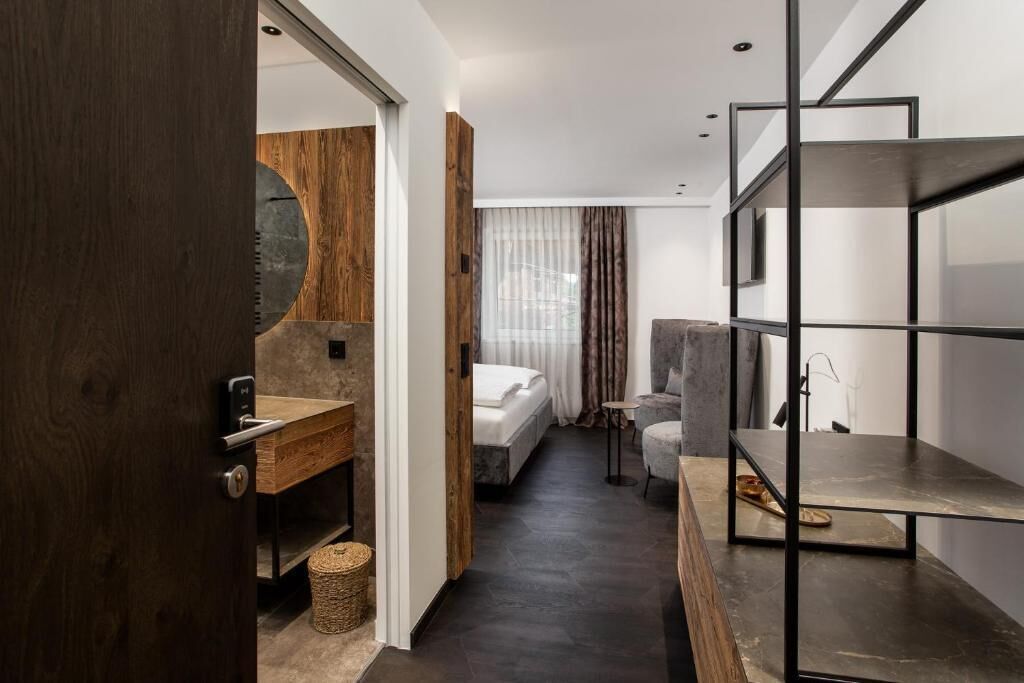 In-room safe, free WiFi