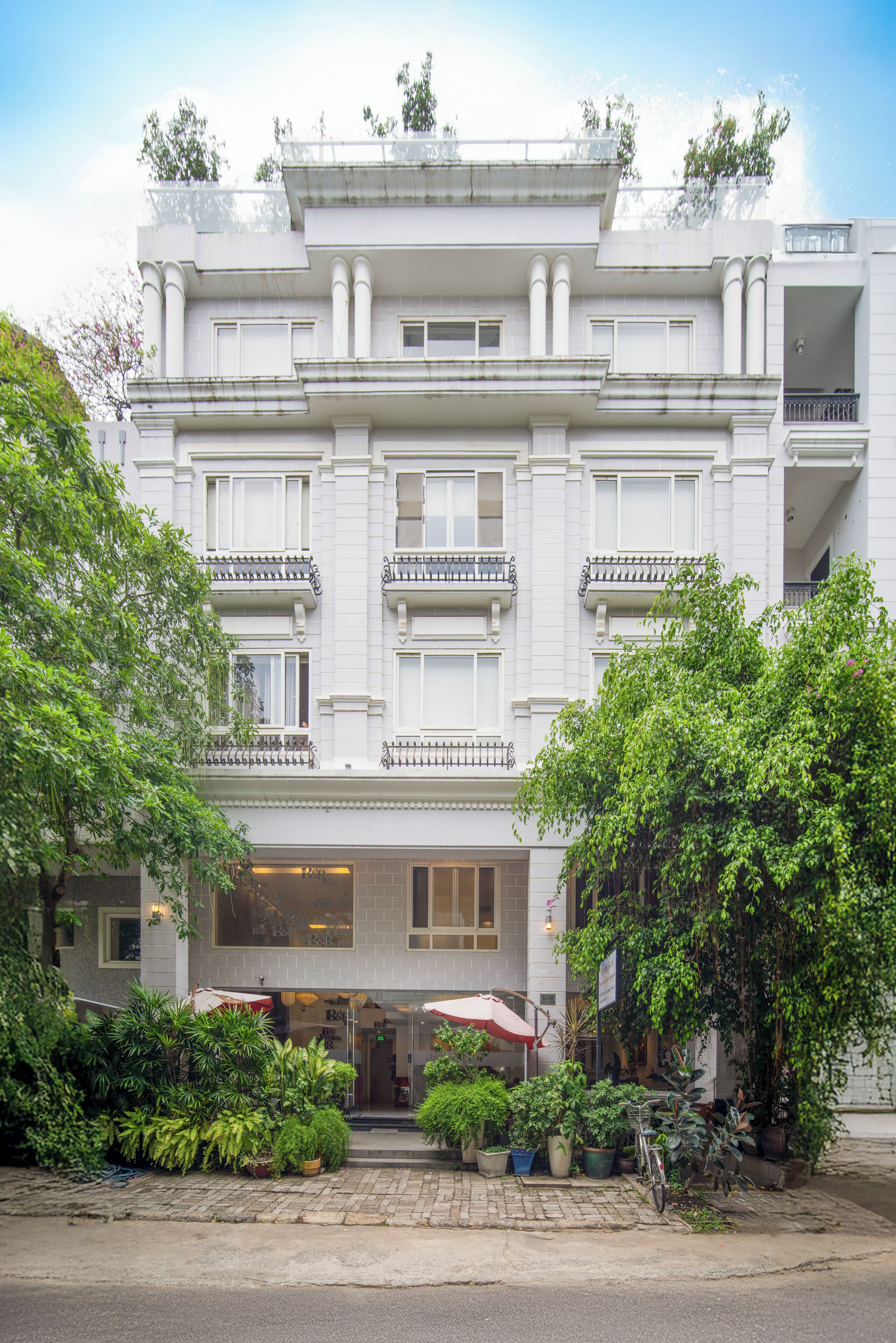 Vista frontal de la propiedad