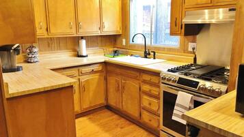 Rumah Khas, 3 kamar tidur, patio | Dapur pribadi | Lemari es, microwave, oven, dan kompor