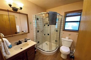 Signature House, 3 Bedrooms, Patio | Bathroom - Blissful Pines (Big Bear Lake)