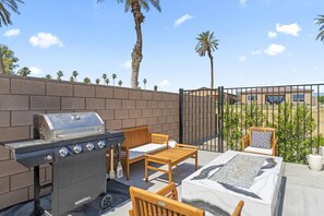 Outdoor dining - Gallery at Indian Palms! Walk to the Festivals!  Pool, Hot Tub, Pickleball! (Indio)