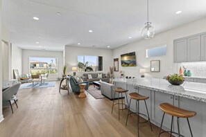 Smart TV, fireplace - Gallery at Indian Palms! Walk to the Festivals!  Pool, Hot Tub, Pickleball! (Indio)