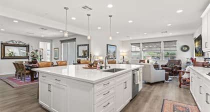 Private Pickleball Court/Misters/Hot Tub/Pool, Luxe La Quinta Home!