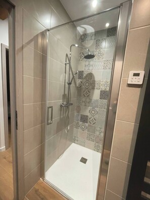 Shower, towels, soap, toilet paper