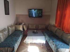 House, 1 Bedroom, Accessible, Smoking | Living room