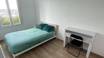 2 chambres, fer et planche à repasser, Wi-Fi, draps fournis