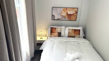 2 bedrooms, iron/ironing board, WiFi, bed sheets