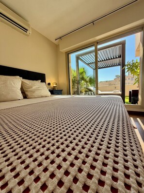 1 sovrum, värdeförvaringsskåp på rummet och strykjärn/strykbräda