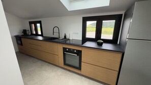 Micro-ondes, four, plaque de cuisson, lave-vaisselle