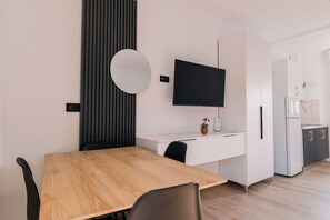 Deluxe Double Room 201, 202 | Desk, free WiFi - Vila Donald (Borsh)