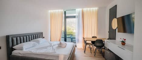 Deluxe Double Room 201, 202