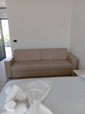 Deluxe Double Room 201, 202 | Desk, free WiFi - Vila Donald (Borsh)