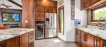 Stunning 3-Bedroom Villa in Exclusive La Jolla | Private Pool + Jacuzzi