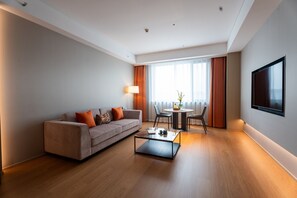 Suite – superior, byutsikt | Sengetøy av topp kvalitet, dundyner og senger med overmadrass