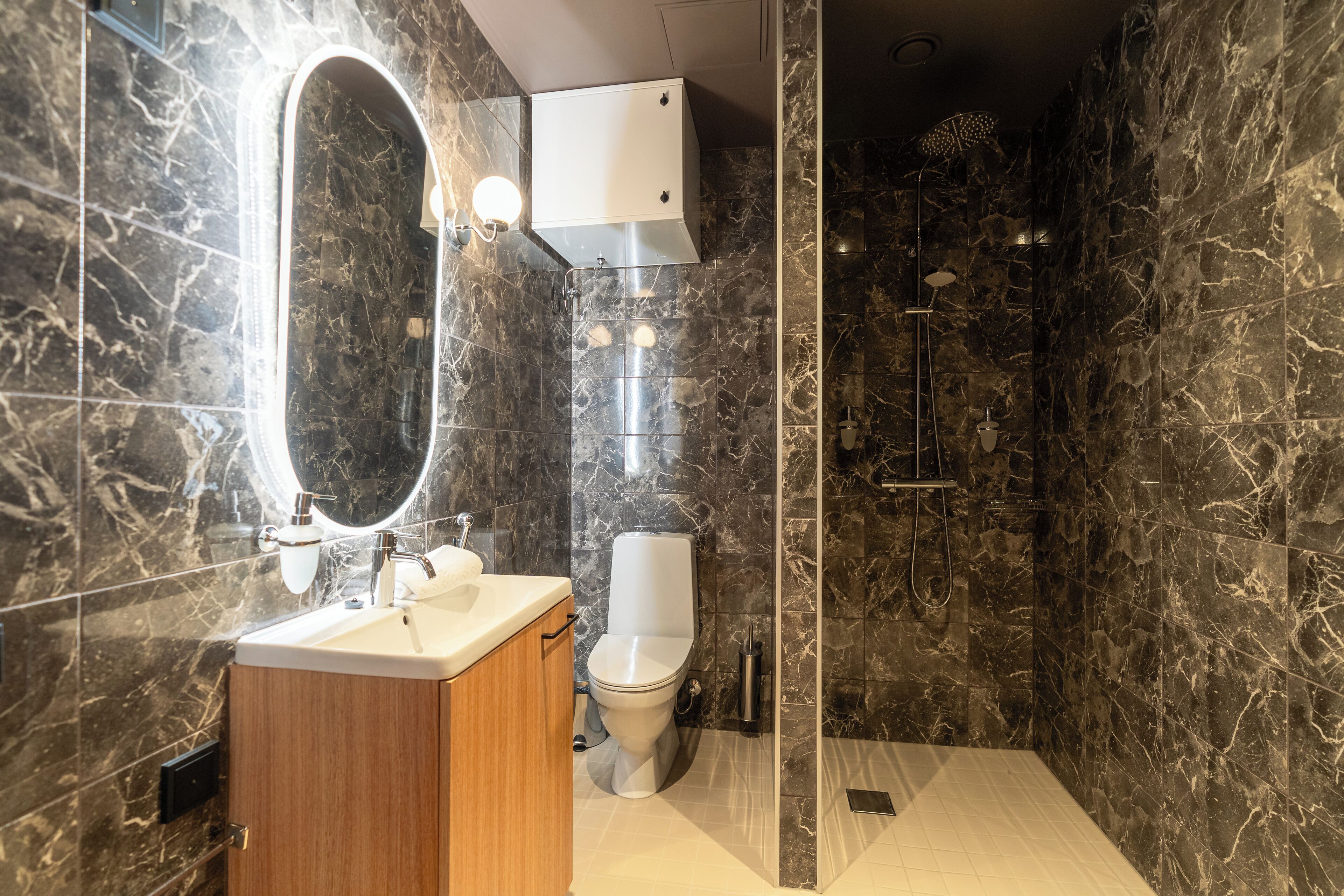 Dobbeltrom, byutsikt | Bad