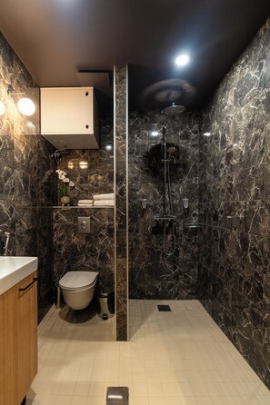 Familie suite | Badkamer
