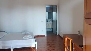 1 bedroom, bed sheets