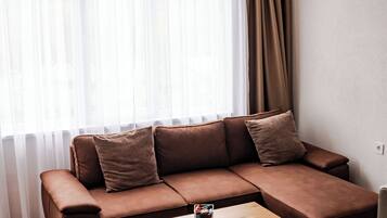 Laptop workspace, blackout curtains, iron/ironing board, free WiFi