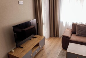 笔记本电脑工作区、遮光窗帘、熨斗/熨衣板、免费 WiFi