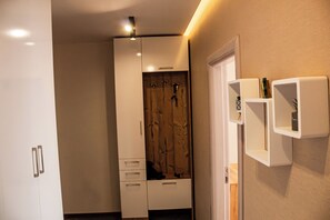 Laptop workspace, blackout drapes, iron/ironing board, free WiFi