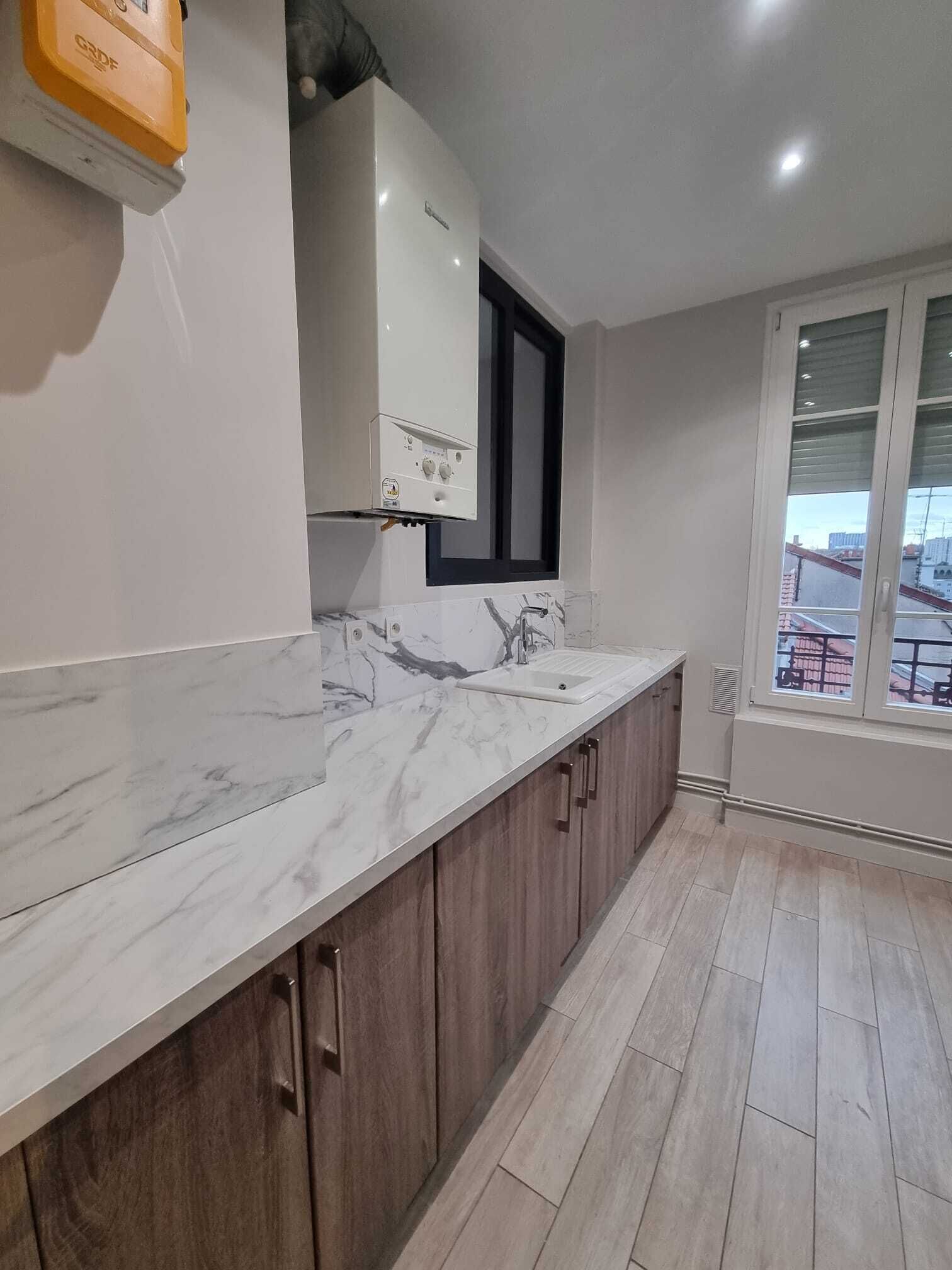 Micro-ondes, four, plaque de cuisson, lave-vaisselle