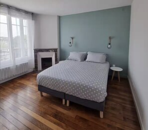 3 chambres, fer et planche à repasser, Wi-Fi gratuit, draps fournis