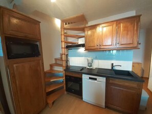 Réfrigérateur, micro-ondes, four, lave-vaisselle