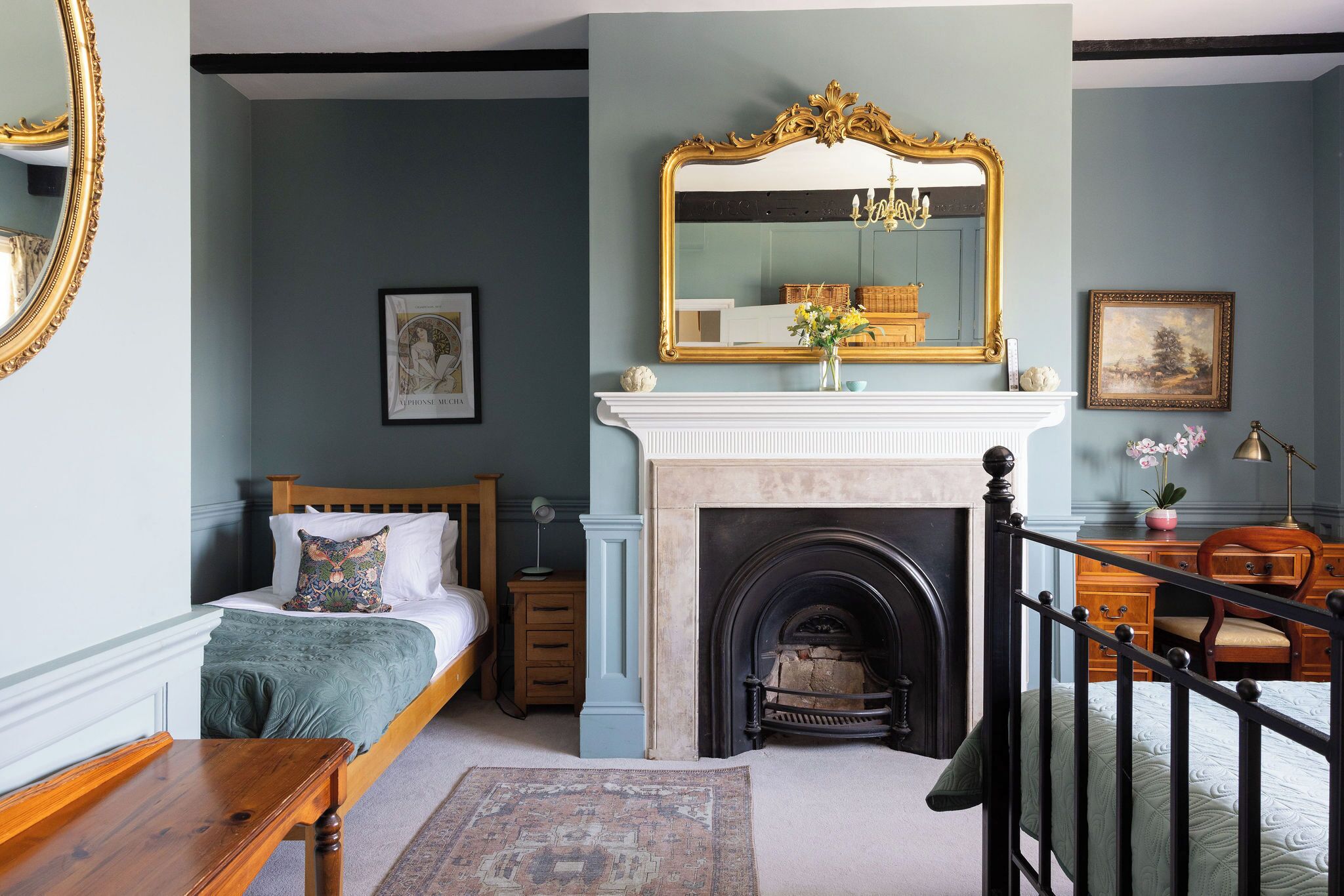 6 bedrooms, iron/ironing board, travel cot, free WiFi