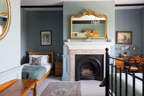 6 bedrooms, iron/ironing board, travel cot, free WiFi