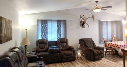 Wonderful Upper Unit, 2-bedroom home in North Pole Duplex