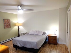 2 bedrooms, iron/ironing board, WiFi, bed sheets - Wonderful Upper Unit, 2-bedroom home in North Pole Duplex (North Pole)