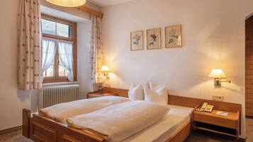 Classic Double Room, Mountain View | Desk, free WiFi