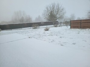 Property grounds - single-storey house (Trosly-Loire)