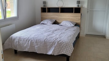 2 chambres, fer et planche à repasser, Wi-Fi, draps fournis