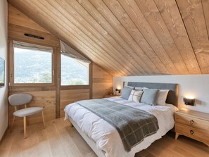 5 bedrooms, free WiFi, bed sheets