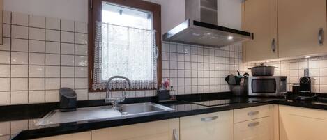 Réfrigérateur, micro-ondes, lave-vaisselle