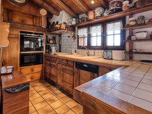 Réfrigérateur, micro-ondes, lave-vaisselle