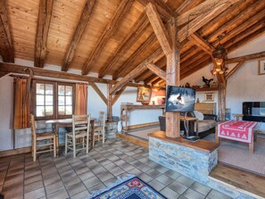 TV, fireplace