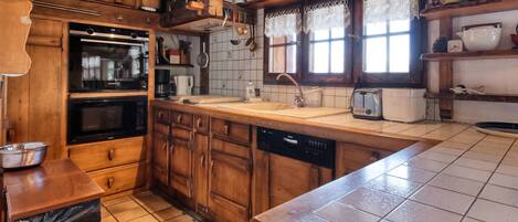 Kühlschrank, Mikrowelle, Geschirrspüler