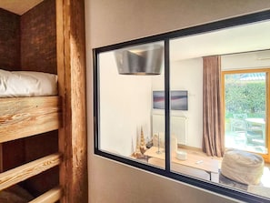 2 bedrooms, free WiFi, bed sheets - Saint-Gervais: Renovated apt 2 bed, garden, WiFi & parking (Saint-Gervais-les-Bains)