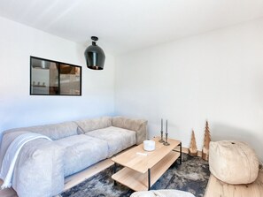 TV - Saint-Gervais: Renovated apt 2 bed, garden, WiFi & parking (Saint-Gervais-les-Bains)