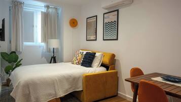 1 slaapkamer, een strijkplank/strijkijzer, reisbedje, wifi