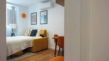 1 slaapkamer, een strijkplank/strijkijzer, reisbedje, wifi